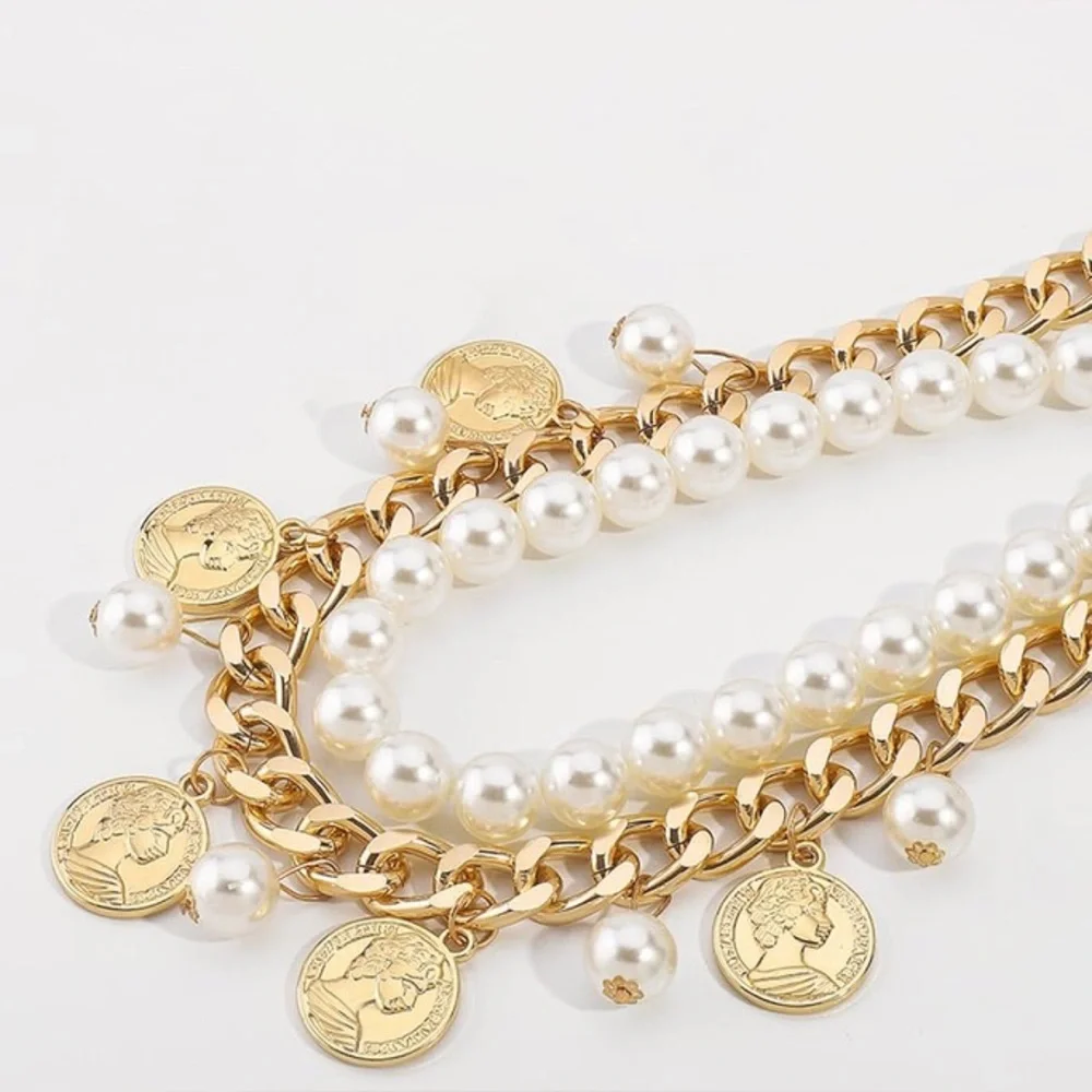 Elegant Gold and Pearl Coin Necklace